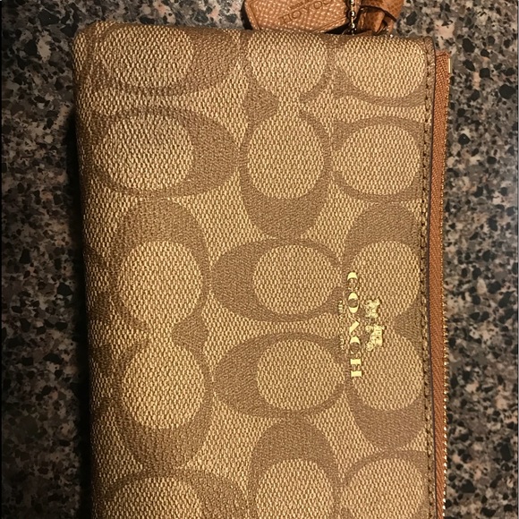 Coach wristlet - Picture 3 of 7